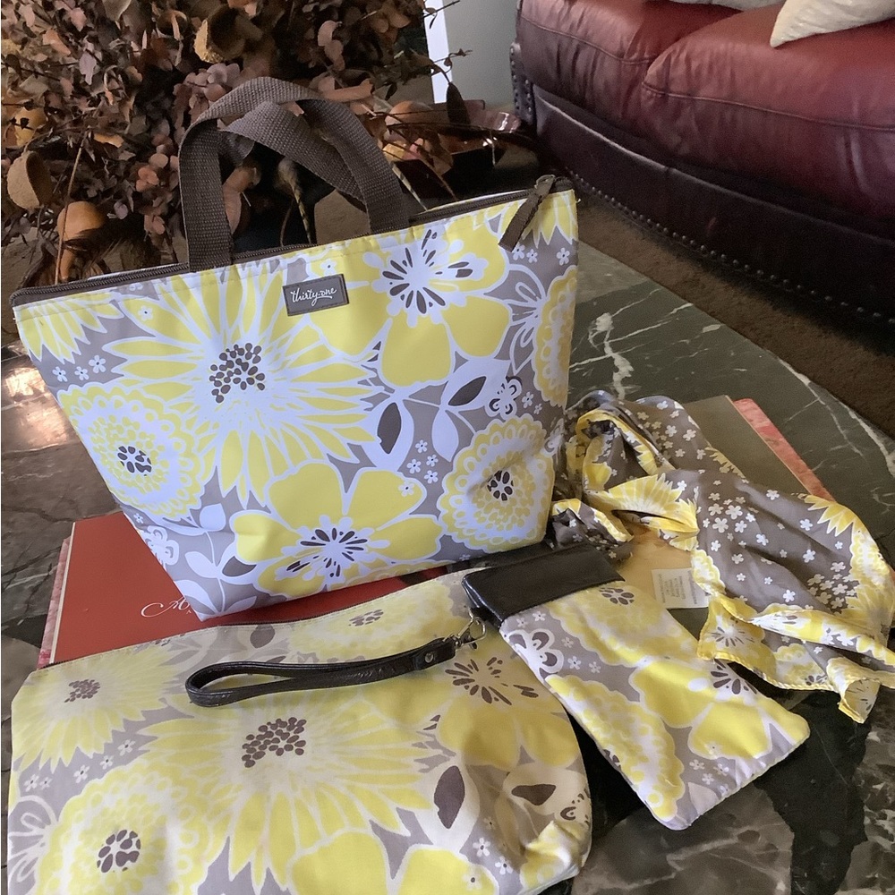 Thirty-one 4 piece yellow floral large lunch tote bag set 15x10